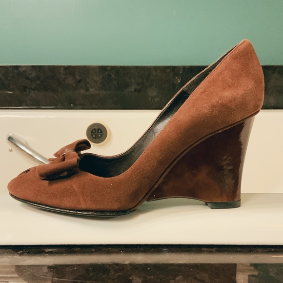 Stuart Weitzman Brown Suede Peep Toe Wedge Marble Heel Bow Tie Accent sz 4.5 - Picture 3 of 16
